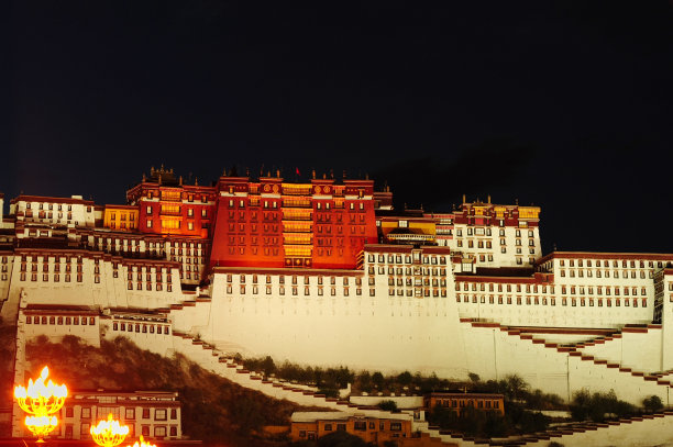 藏传佛教夜景