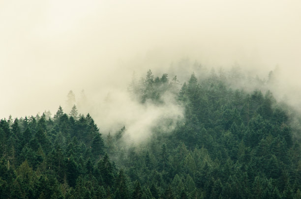 山脉云层