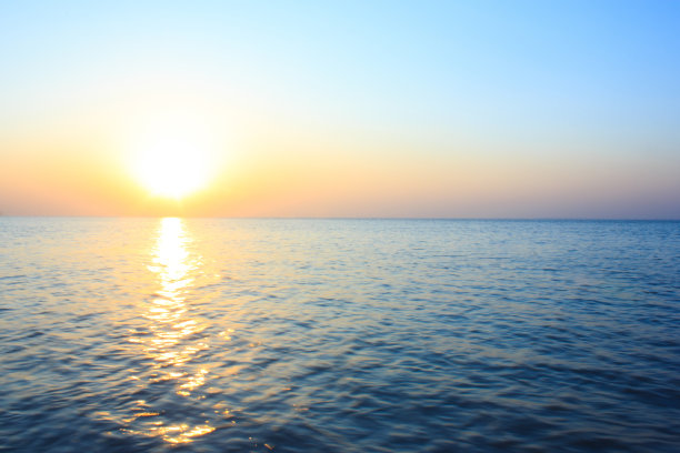 海平面的夕阳残阳