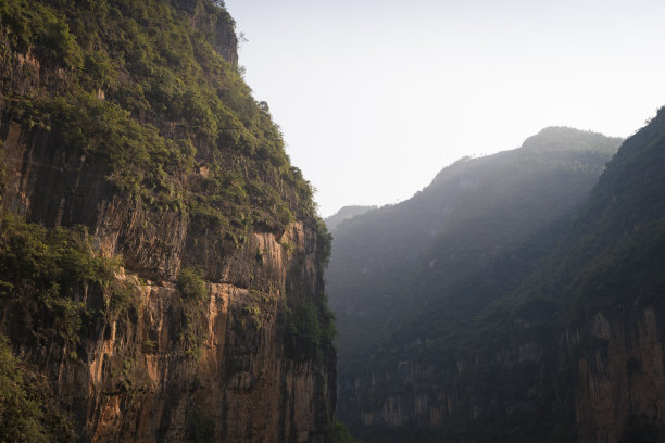 三峡大坝地貌全景图