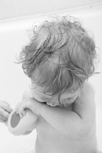 婴儿洗澡盆