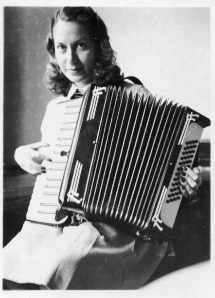 1933