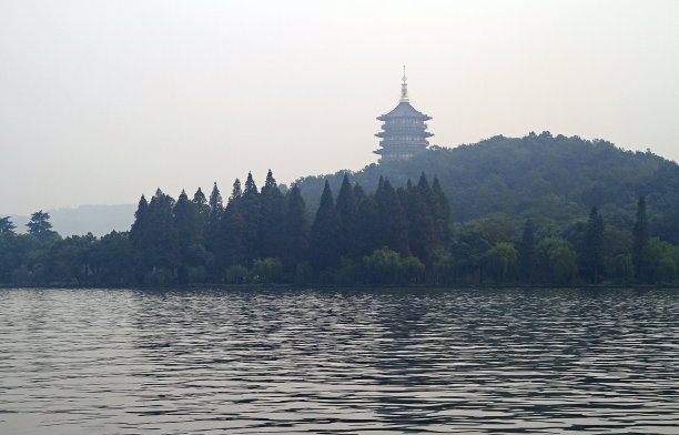 长江湖畔