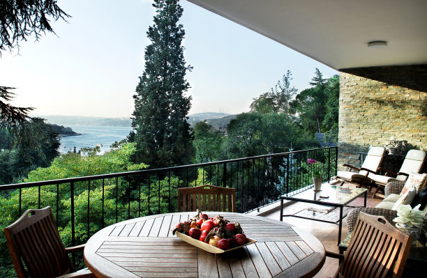 balcony