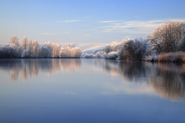 河流雪景