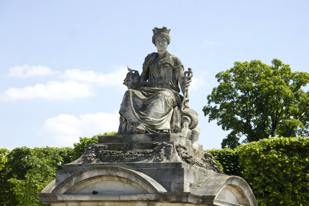 卢浮宫穹顶,宫殿穹顶雕塑