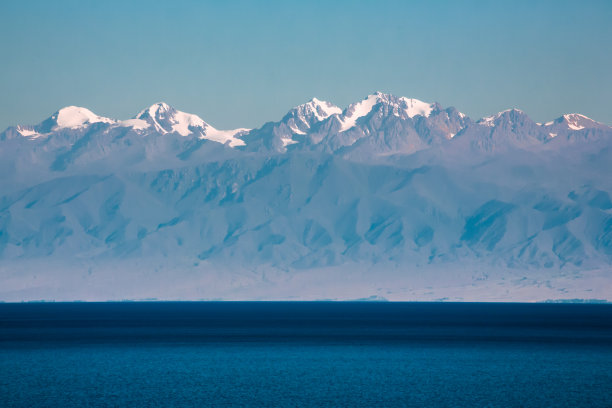 全画幅天山山脉