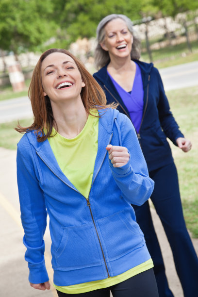 活力步调欢快向前跑