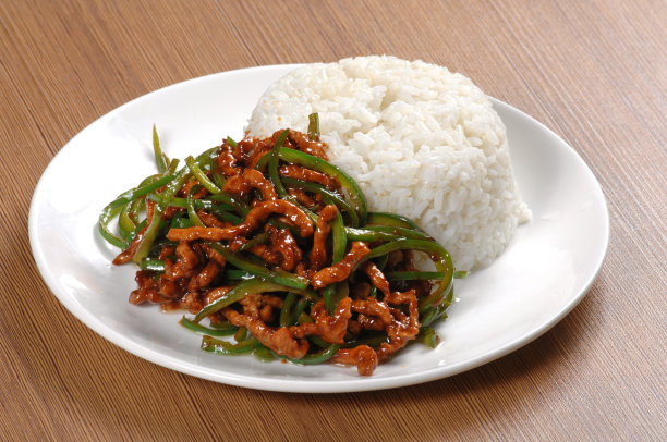 青椒肉丝盖饭