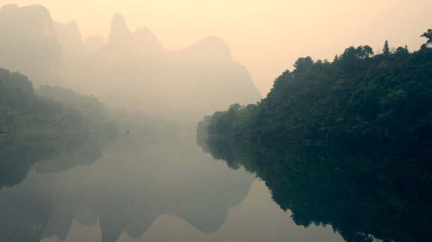 桂林河畔风景