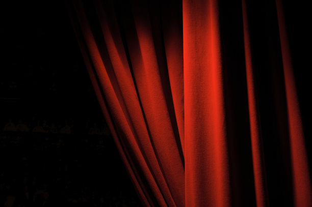 红色窗帘布
