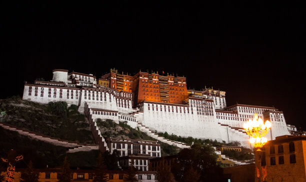 藏传佛教夜景
