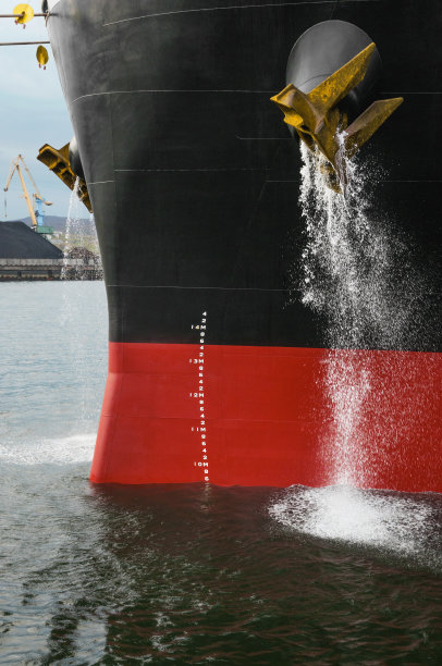 大型油轮货轮港口轮船塔吊摄影