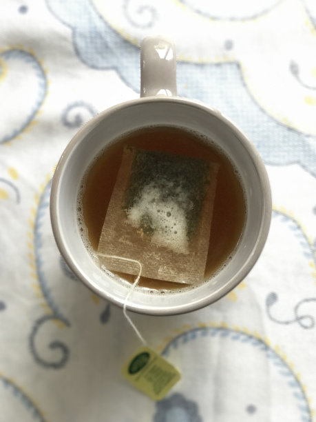 杯子中的茶叶