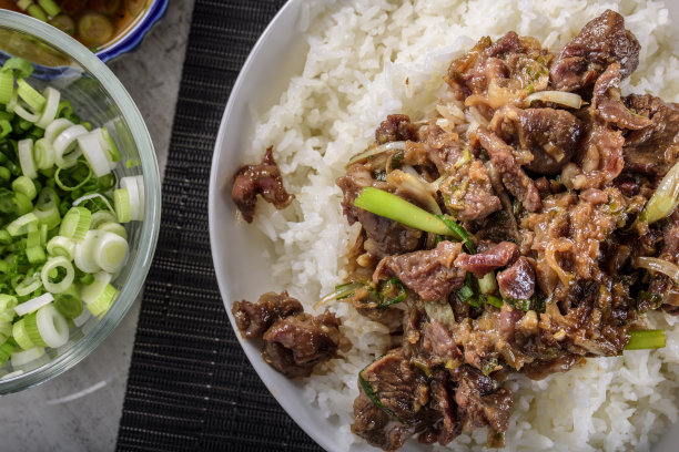 泡菜牛肉盖饭