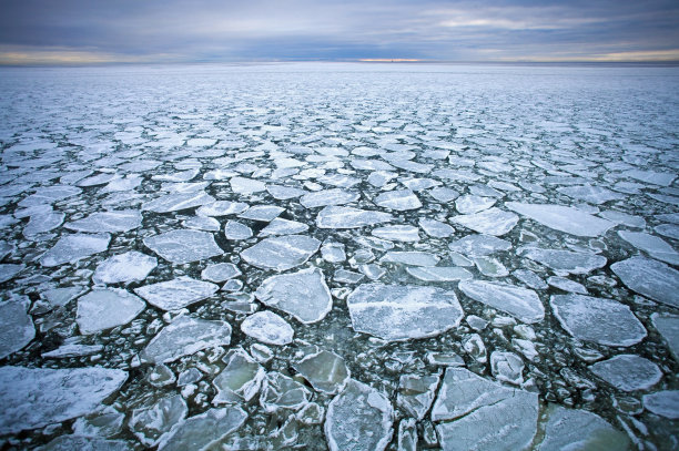 冰面冰层断裂裂纹