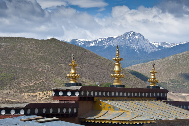 松赞林寺全景