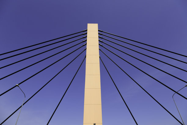 钢筋混凝土桥塔