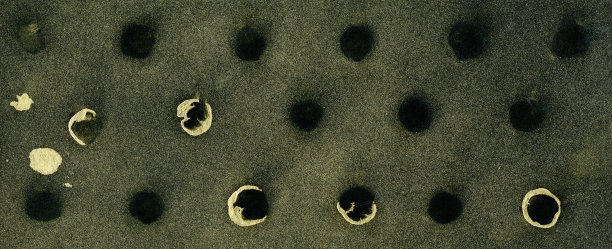 大小圆孔创意镂空图案