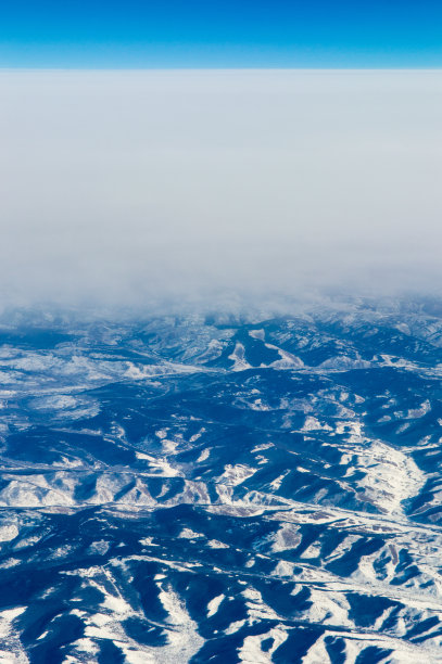 航拍戈壁高山