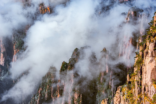 云雾中的黄山风景