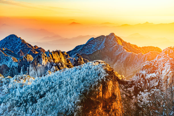 云雾中的黄山风景