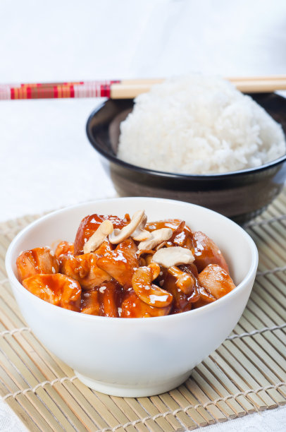 宫保鸡丁盖饭