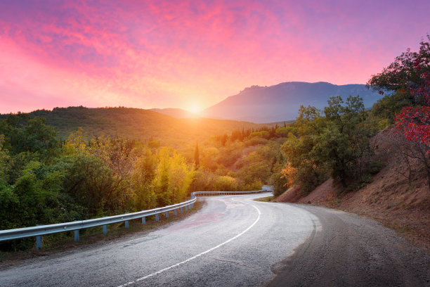 道路秋景