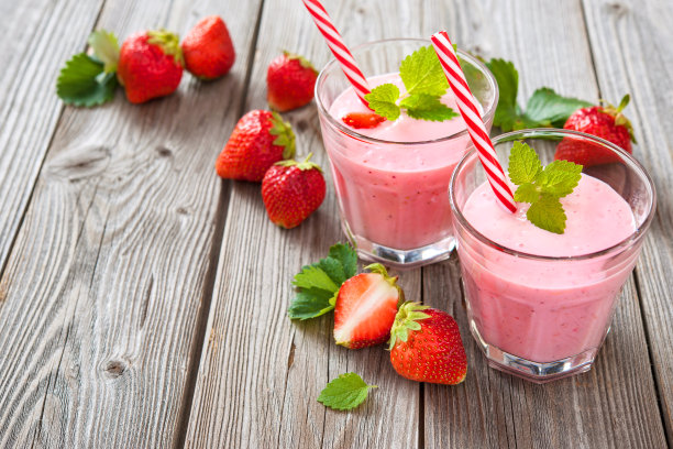 草莓酸奶果昔