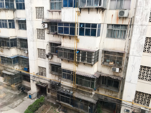 decrepit