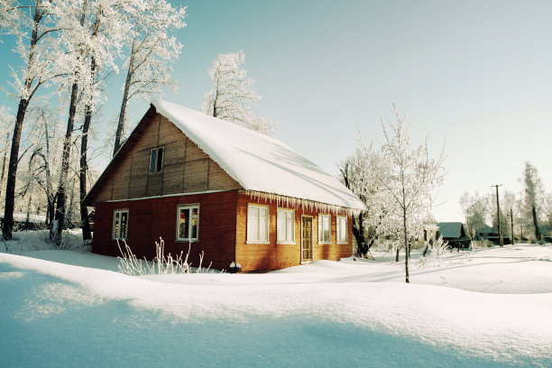 雪中的别墅