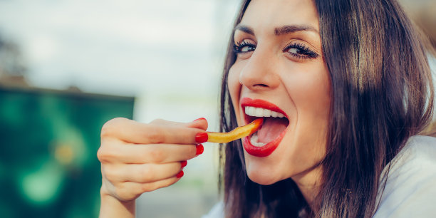 鱼吃食