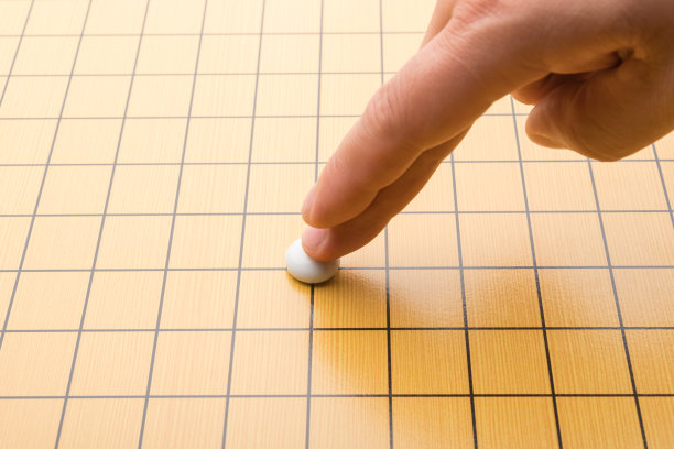 赛场内外战术博弈成关注热点