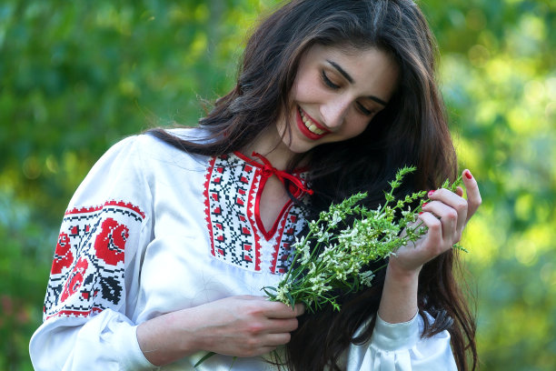 绣花美女头像