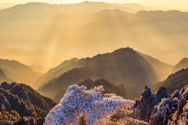 云雾中的黄山风景