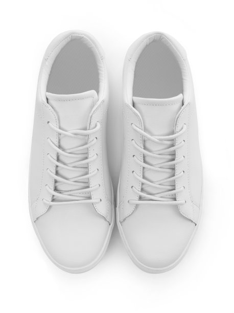 一双白鞋