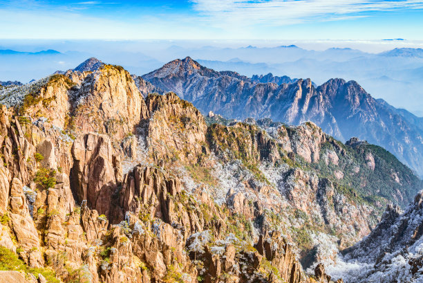 云雾中的黄山风景