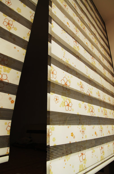 细线条多彩背景