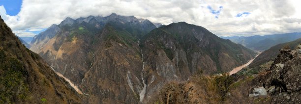 虎跳峡风光壁纸