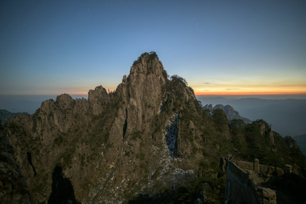 黄山山顶松林