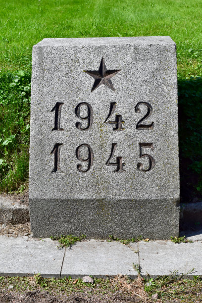 1942