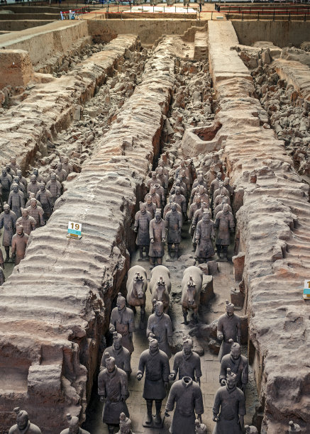 清朝人物雕像
