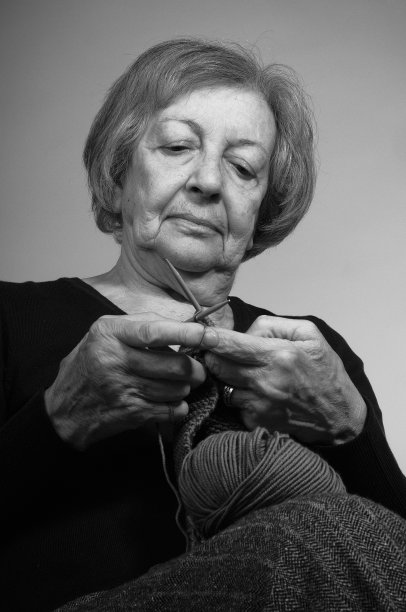 针织,仅一个老年女人,仅老年女人