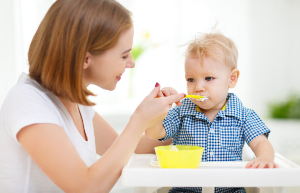 喂食