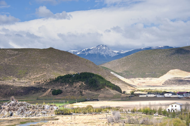 松赞林寺全景