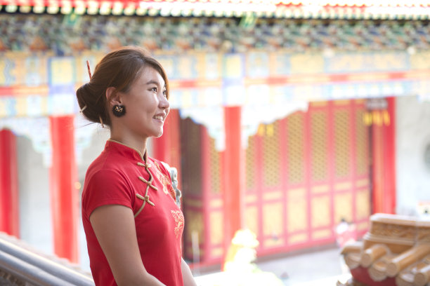 传统节日东方女性服饰