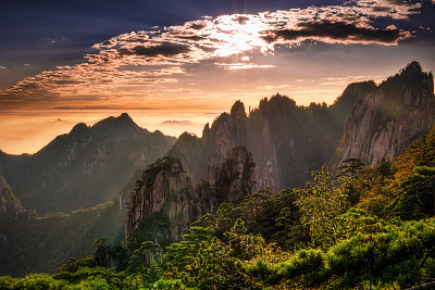 云雾中的黄山风景