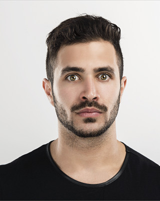 震惊_垂直画幅_络腮胡子