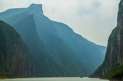 三峡大坝地貌全景图