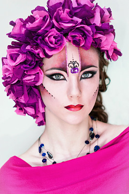 美妆模特儿与化妆品杂志